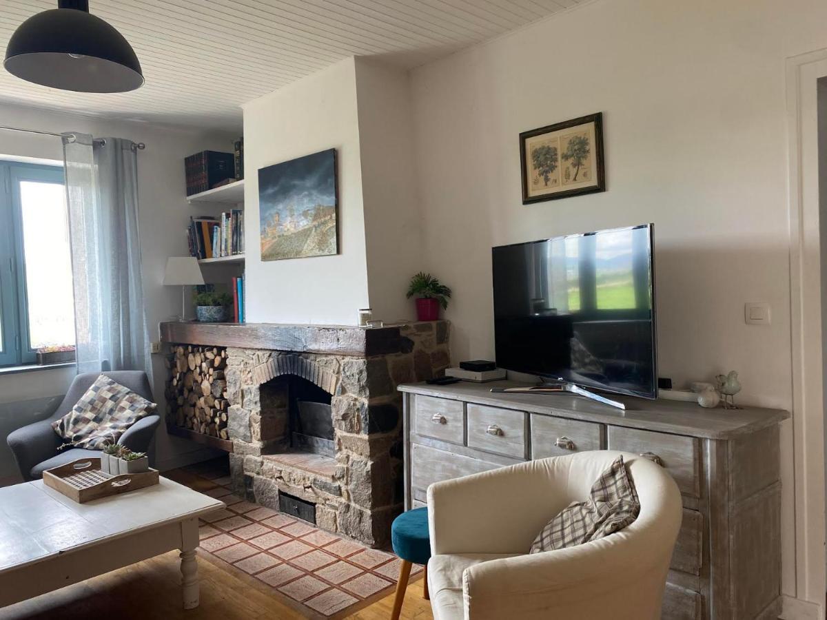 Maison Sur Cour Holiday home Courzieu